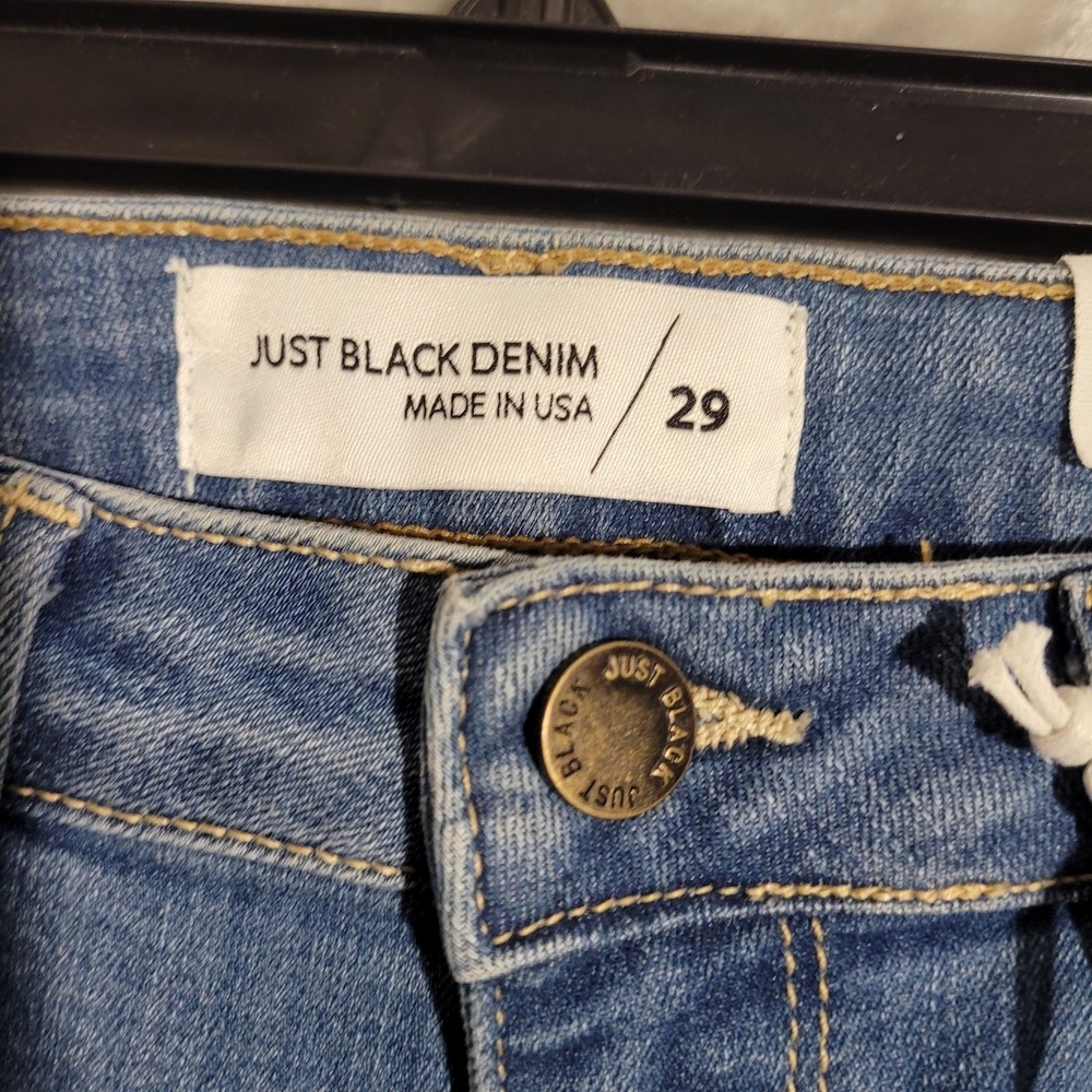 JUST BLACK DENIM  Women Sz 29 Med Wash Distressed Knee And Hem Skinny Casual - Picture 6 of 8